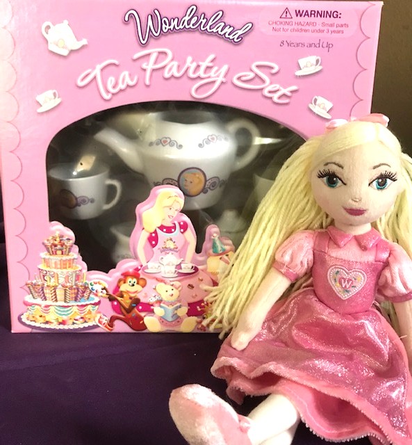 Alice in Wonderland Doll & 17-Piece Tea Set Special